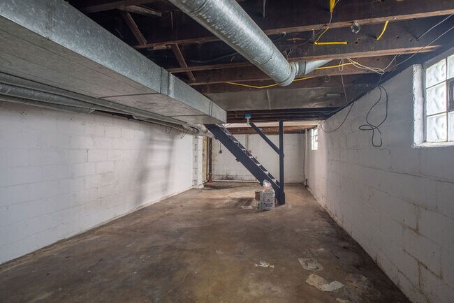 Building Photo - Hilltop Half Double