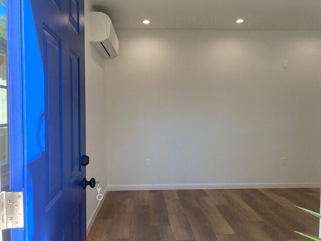 Building Photo - 3332 Thorpe Ave