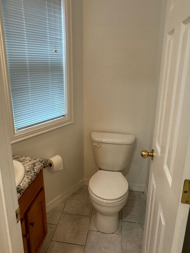 Building Photo - 3657 Rivercrest Dr