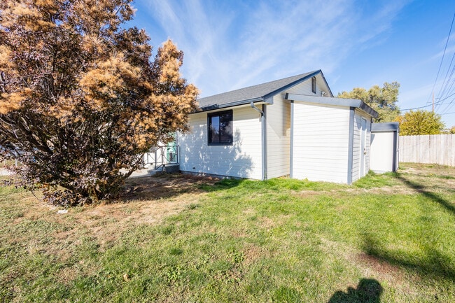 Building Photo - 924 E Georgia Ave