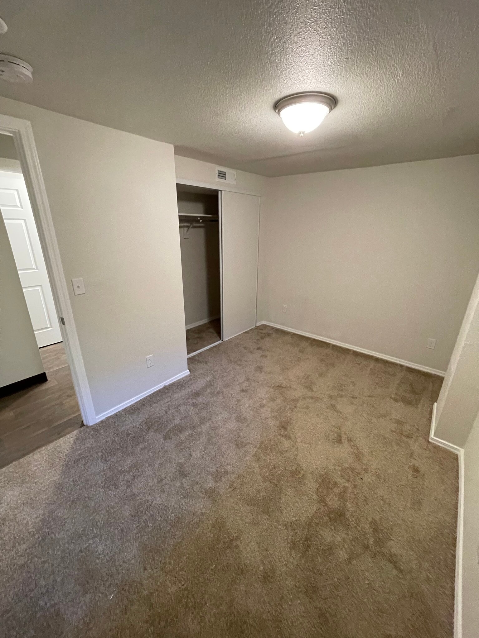 Building Photo - 1805 NE Hillaire Ct