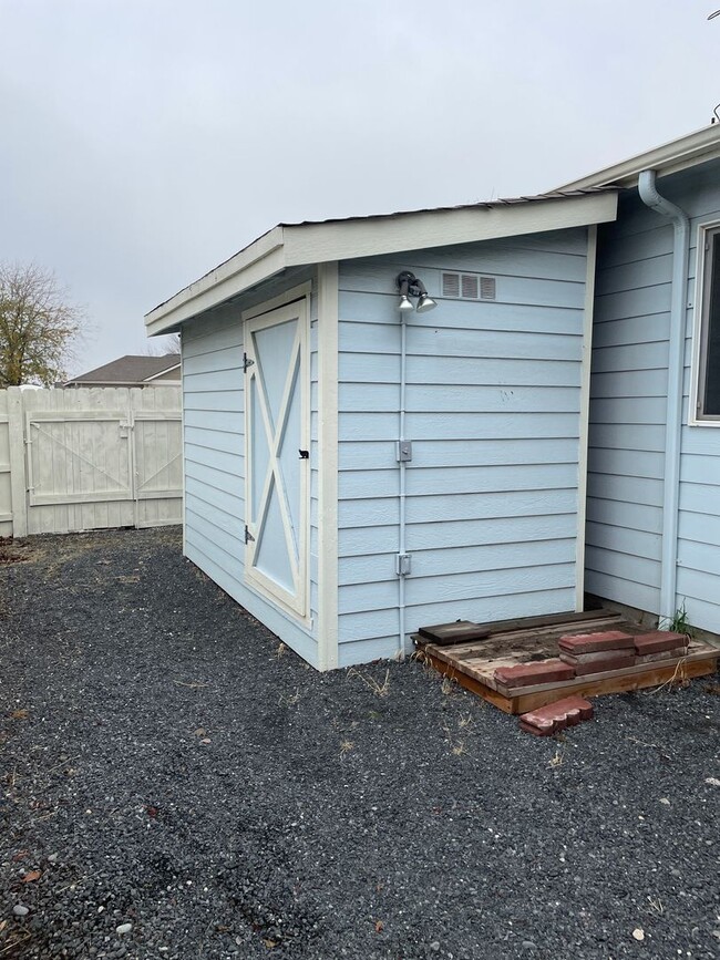 Building Photo - Well Maintained Home in Desirable Pelican ...