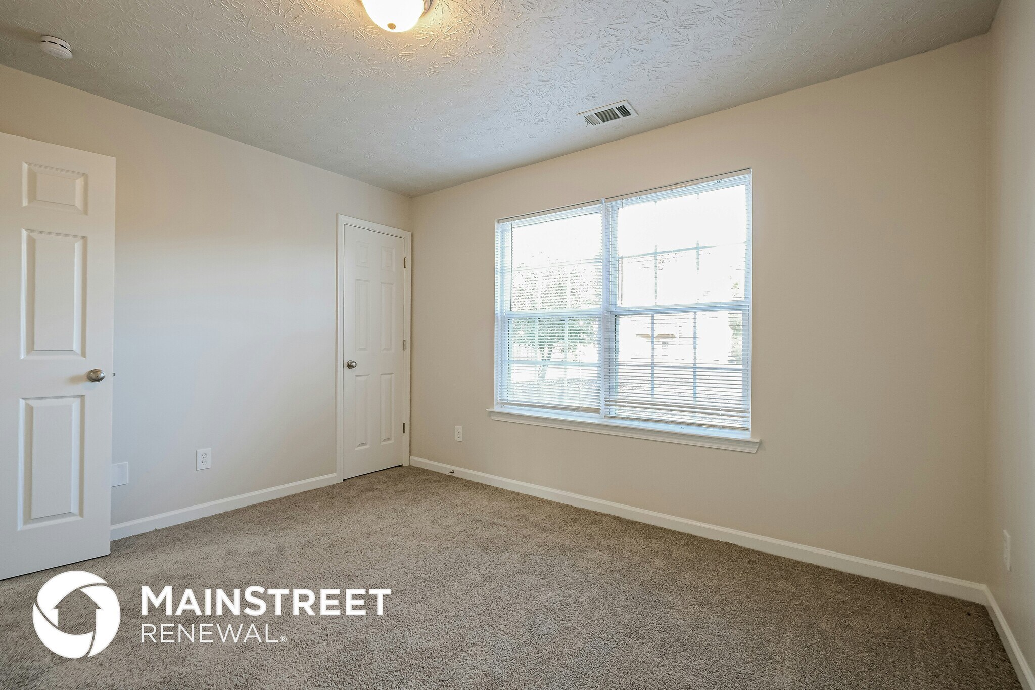 Building Photo - 2000 Redwood Trace