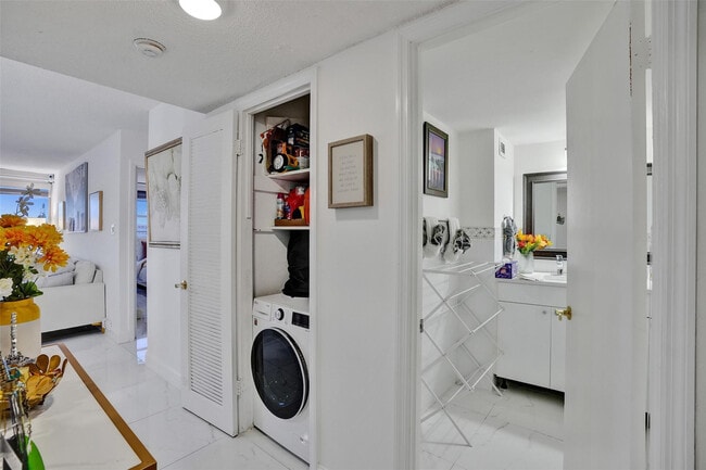 Building Photo - 18041 Biscayne Blvd