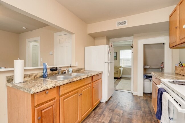 Building Photo - Renovated and Roomy 3 Bedroom Home in the ...