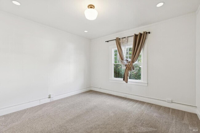 Building Photo - 21 Tamalpais Ave