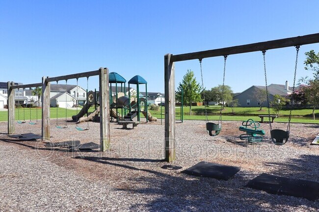 Building Photo - 538 Holiday Dr