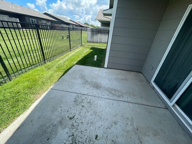 Building Photo - For Rent – Beautiful 3 Bed | 2 Bath Single...