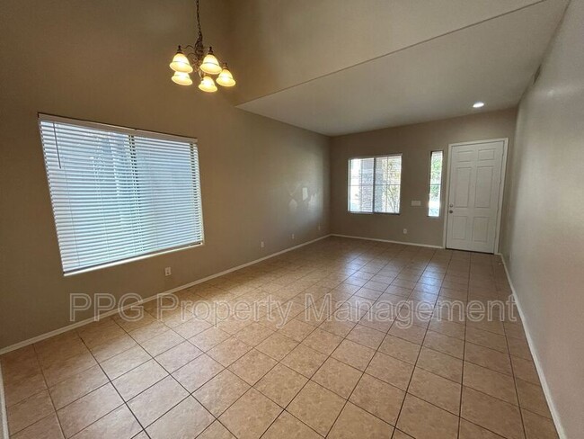 Building Photo - 17931 W Sunnyslope Ln