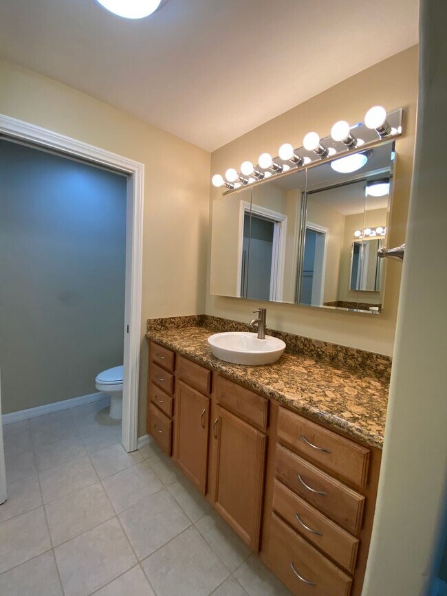 Building Photo - m583 - Wyatt