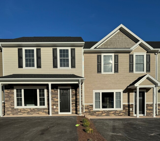Primary Photo - *LIKE NEW!* 3BR/2.5BA Townhouse in Crescen...