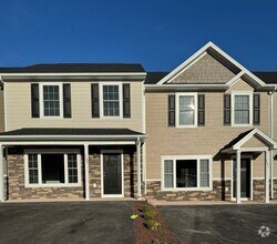 Building Photo - *LIKE NEW!* 3BR/2.5BA Townhouse in Crescen...