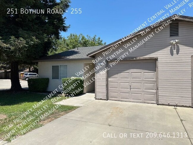 Building Photo - Turlock 2 Bedroom 2 Bath Single Story Duplex