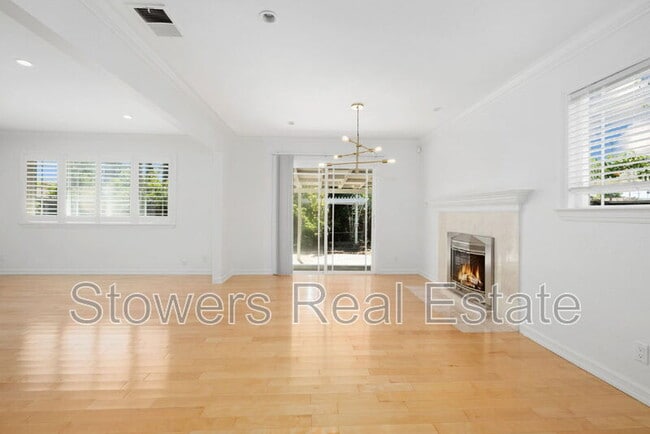 Building Photo - 4840 Coco Palm Dr