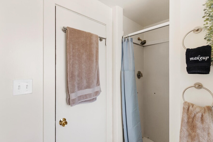 Building Photo - 25 Becket St