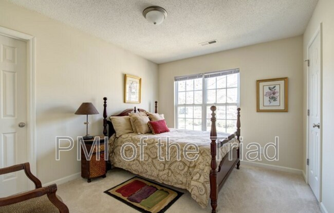 Building Photo - 116 Breezeway Ln