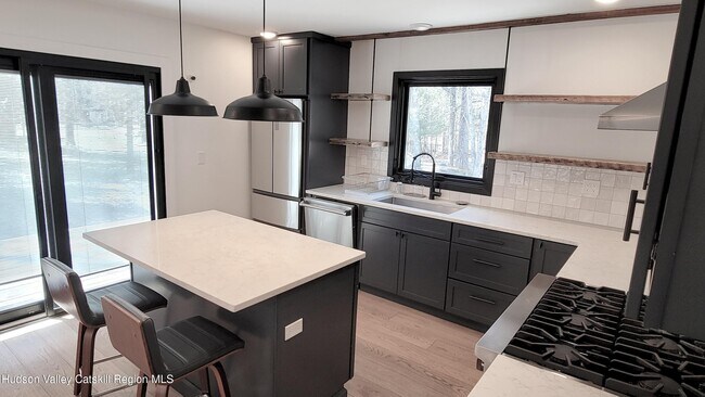 Building Photo - 90 Van Dale Rd