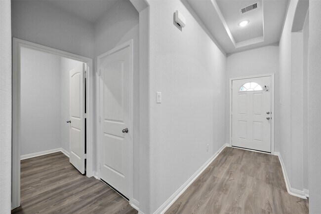 Building Photo - 17620 Cedar Crst Dr