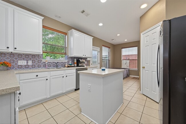 Building Photo - 59 Genesee Ridge Dr