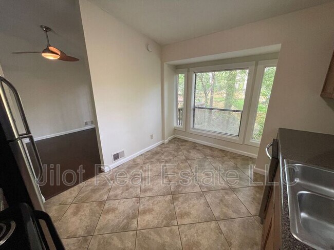 Building Photo - 221 Rustic Ridge Dr NE