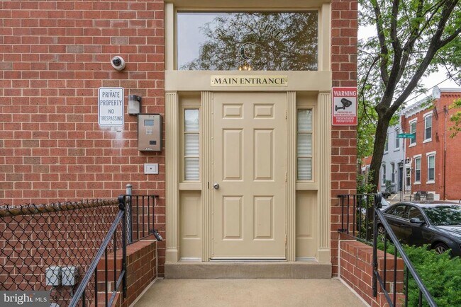 Building Photo - 700 Pennock St