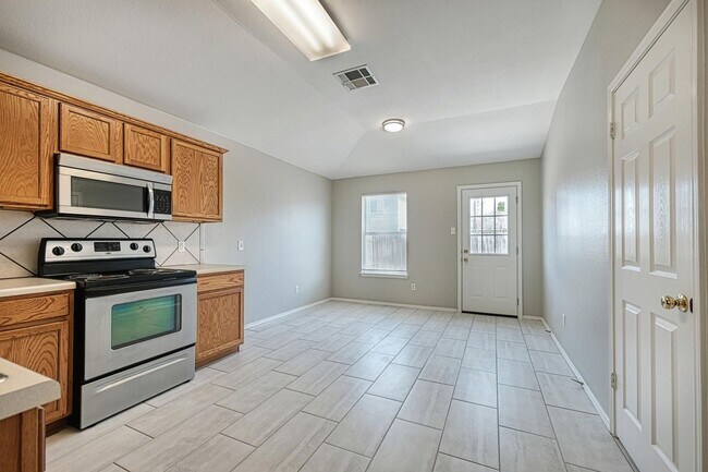 Building Photo - Great 3B/2B home in Austin Colony!