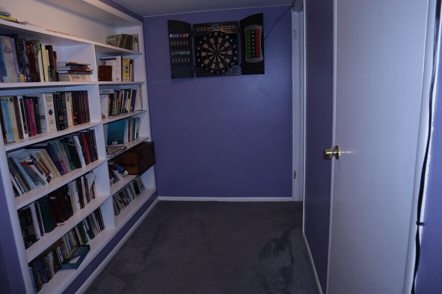 Building Photo - 4918 Chenango Cir