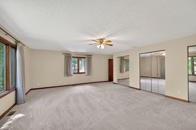 Building Photo - 4 Bedroom Near Butler University!