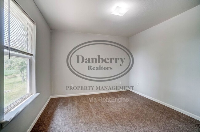 Building Photo - 3733 Willow Run Dr