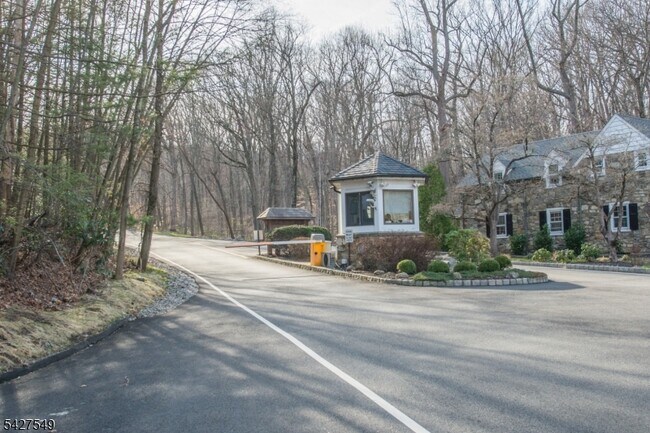 Building Photo - 4 Springwood Terrace