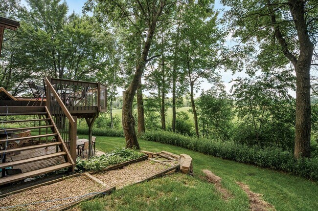 Building Photo - Stunning Rambler on Acreage with Lake Shor...