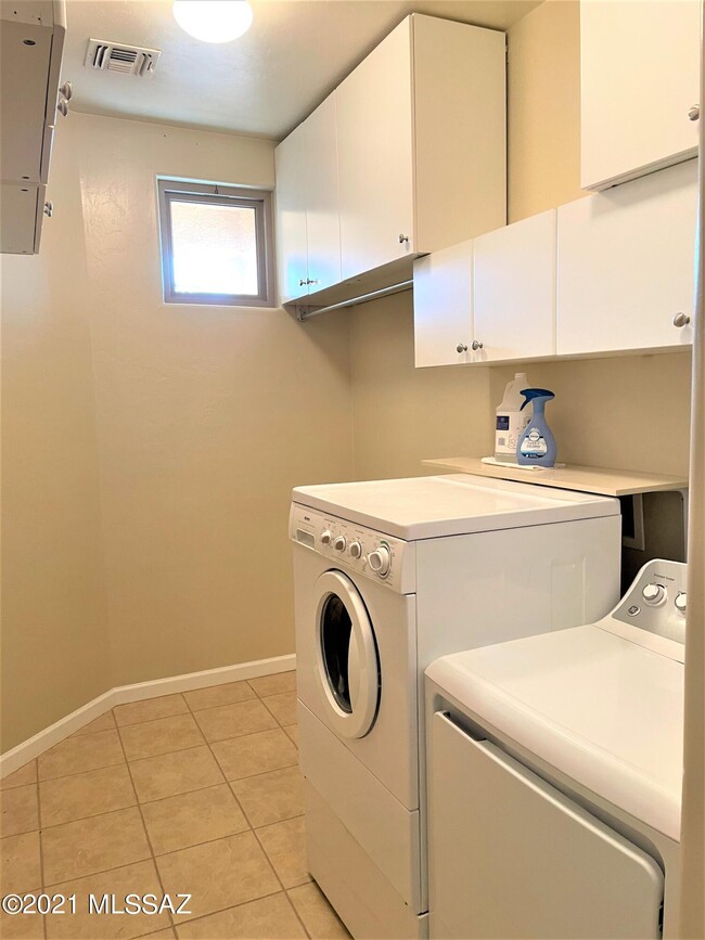 Building Photo - 5579 W Dove Loft Dr
