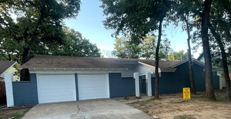 Primary Photo - 704 W Pleasantview Dr