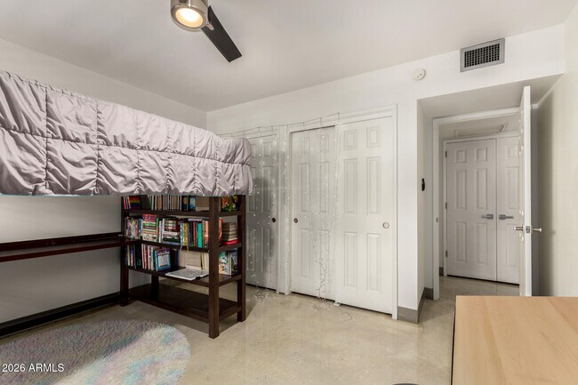 Building Photo - 3655 N 5th Ave