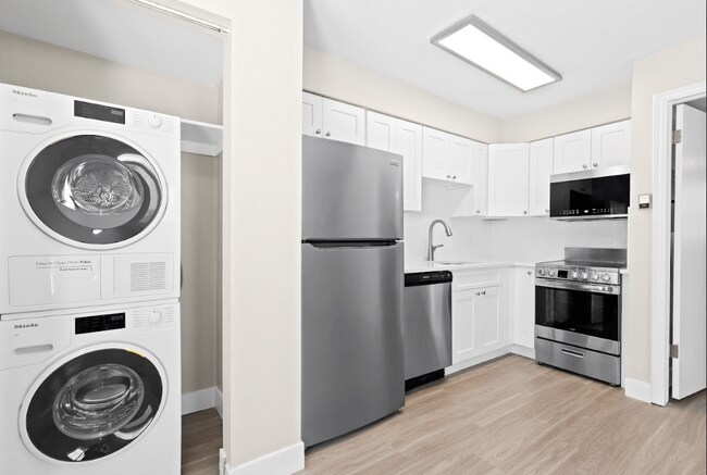 Building Photo - 3075 Broadway St