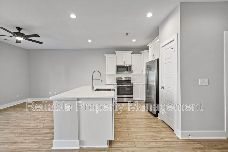 Building Photo - 37 N Laird Dr