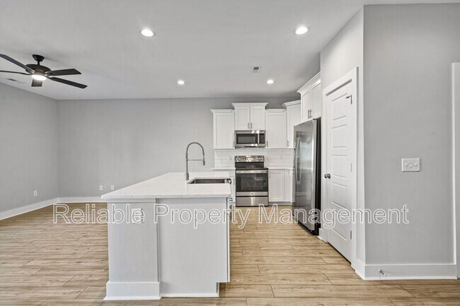 Building Photo - 41 N Laird Dr