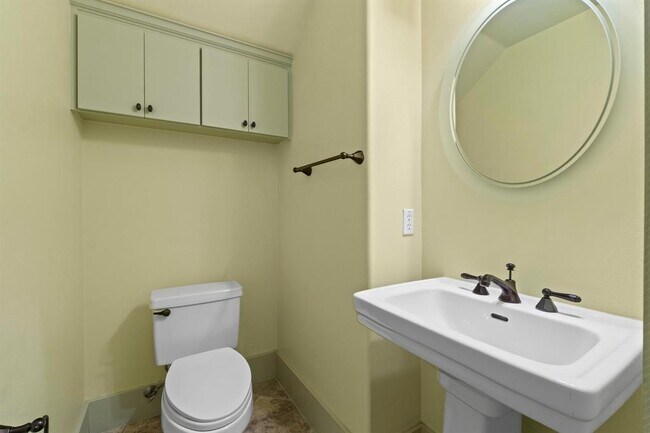 Building Photo - 3810 Ridgelea Dr