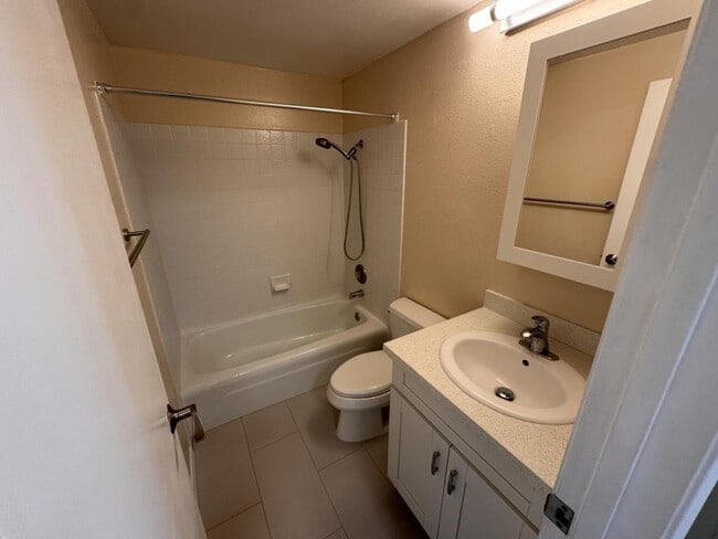 Building Photo - 7812 Hummingbird Ln