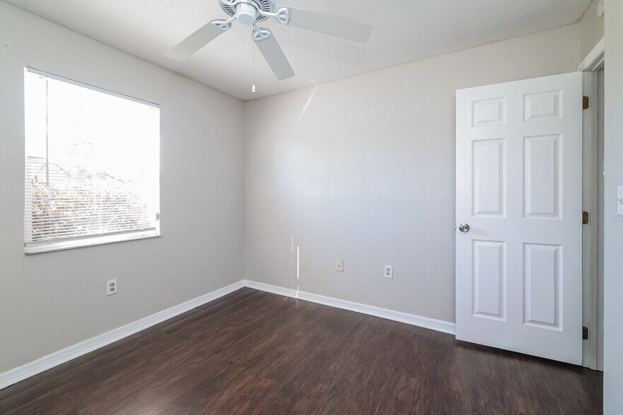 Building Photo - 648 Caribou Ct