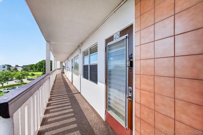 Building Photo - 4028 Hythe B