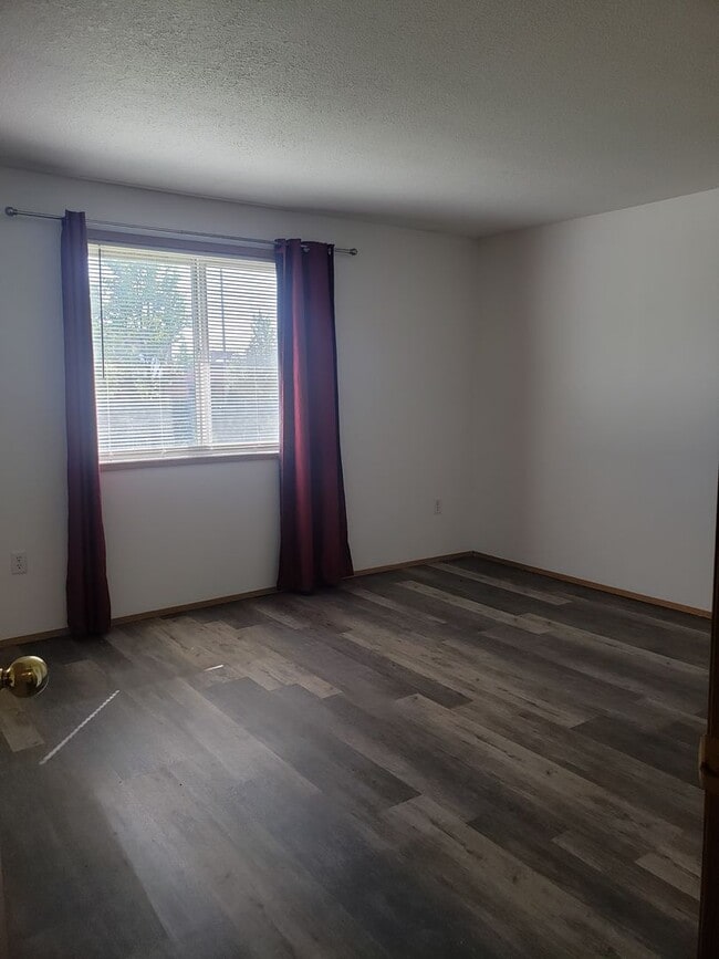 Building Photo - Charming Ranch-Style Home – 3 Bedroom, 2 Bath