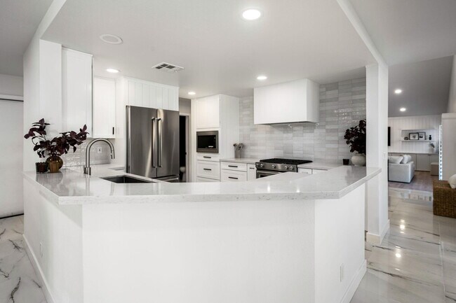 Building Photo - 76817 Manor Ln