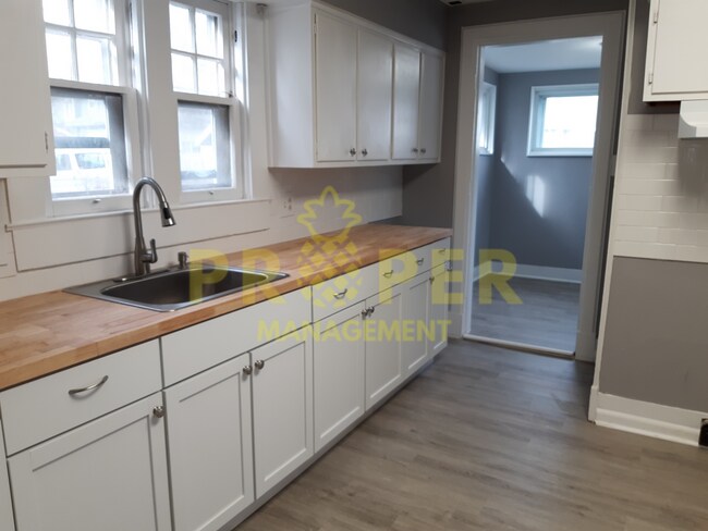 Building Photo - Amazing 4 bedrooms 1.5 bathroom house for ...