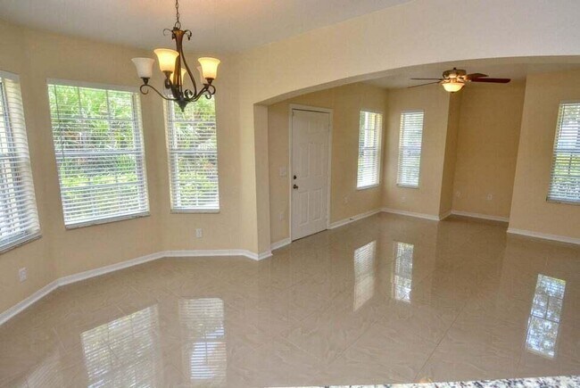 Building Photo - 110 SW Peacock Blvd