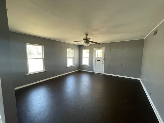 Building Photo - Corner Lot Home – Central City - Corpus Christi, TX