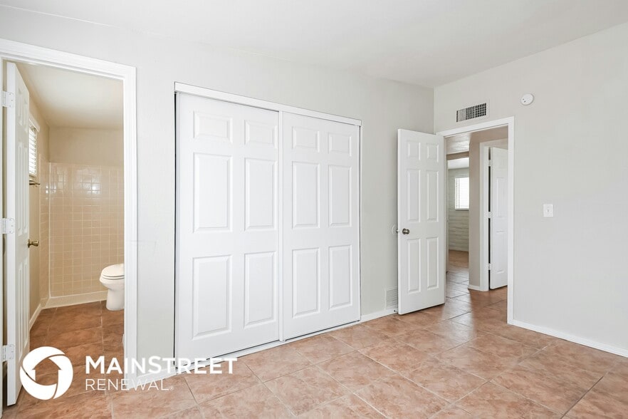 Building Photo - 3434 S Manitoba Ave