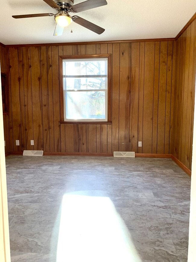 Building Photo - 498 Bunker Hill Rd