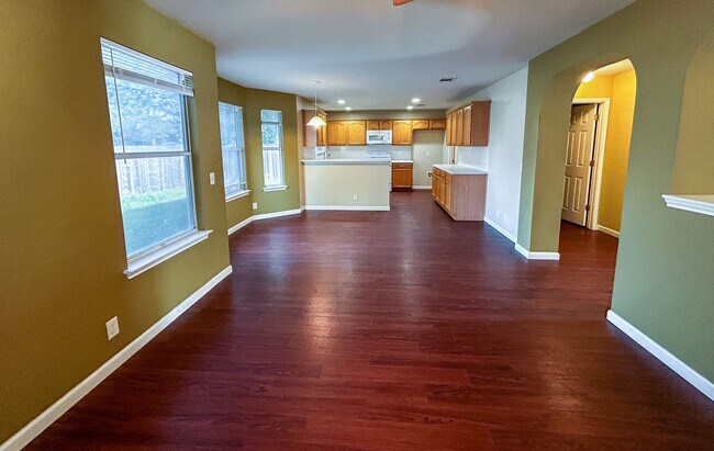 Building Photo - Rare 5 Bedroom in Crystal Knoll Georgetown
