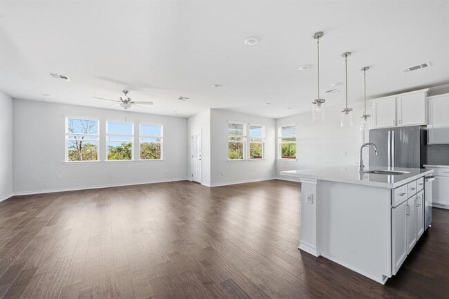 Building Photo - 4806 Plum Peach Bend